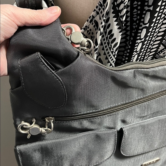 TRAVELON ANTI-THEFT Gray crossbody Bag New! - Picture 12 of 13
